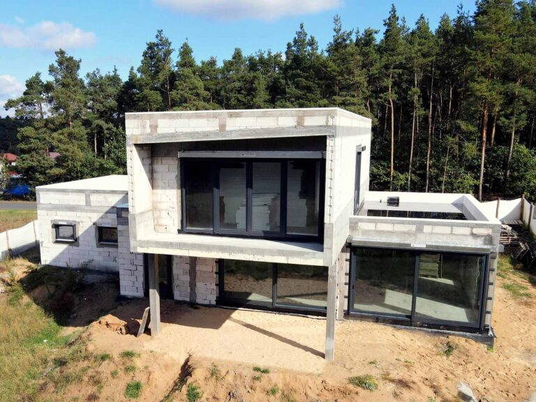 La maison est dans un état de coque fermée